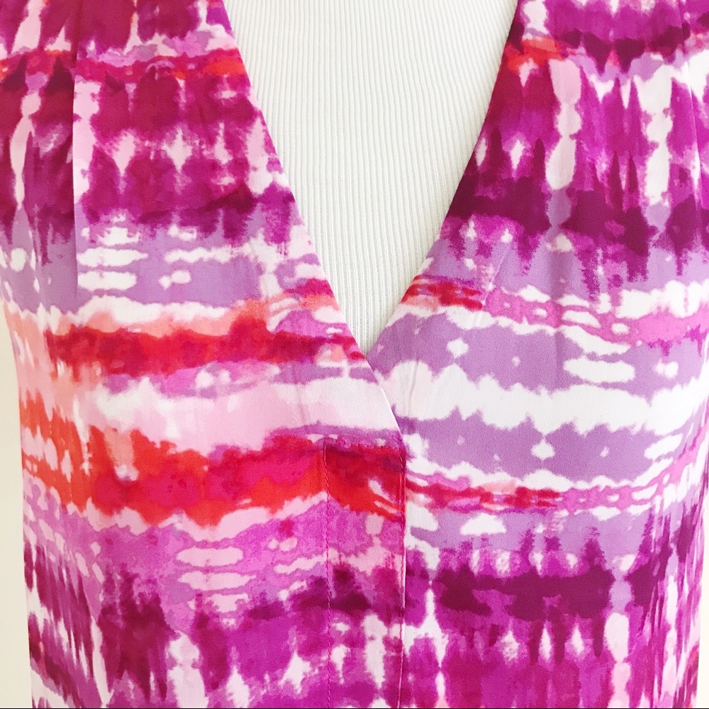 Rose and Olive V Neck Tie Dye Print Shell - Picture 2 of 7